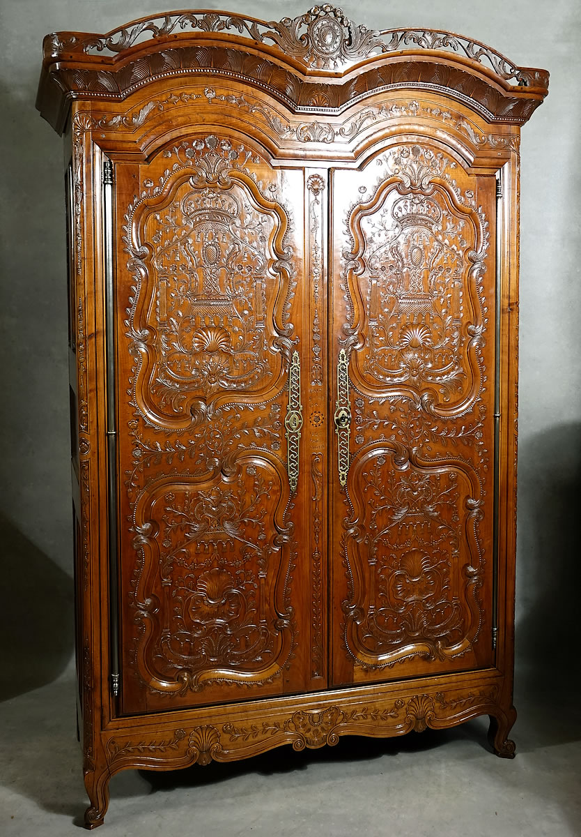 Armoire de mari&eacute;ge rennaise double cintre par Charles Croiz&eacute;